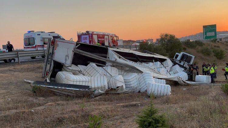 Kuzey Marmara Otoyolu'nda Tır Faciası! 2 Kişi Hayatını Kaybetti