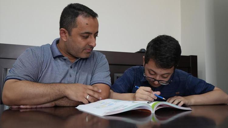 LGS Birincisi Engel Tanımadı! Günde 2 Saat Çalışarak Şampiyon Oldu: "Çok Fazla Soru Çözmektense…"