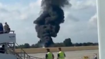 Londra'da K&uuml;&ccedil;&uuml;k U&ccedil;ak Kazası: Kalkıştan Sonra D&uuml;şt&uuml;!
