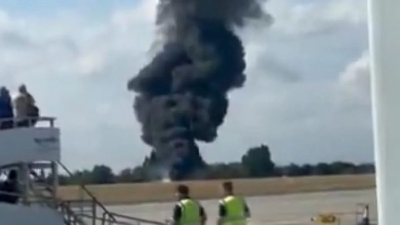 Londra'da Küçük Uçak Kazası: Kalkıştan Sonra Düştü!