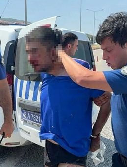 ‘Dur’ İhtarı Reddedildi, 4 Polis Aracına Çarptı: Kovalamaca Böyle Noktalandı!