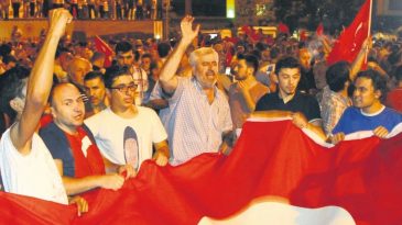 &lsquo;Zaferin adı T&uuml;rkiye&rsquo;