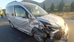 Manisa'da Hafif Ticari Araç ile Motosiklet Çarpışması: 1 Ölü, 1 Yaralı