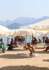 Marmaris Kavruldu! Sıcaktan Bunalan Esnaf Hortumla Serinledi