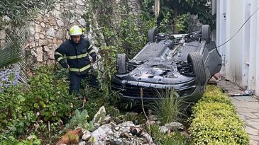 Marmaris'te Feci Kaza! Otomobil Evin Bah&ccedil;esine U&ccedil;tu: &Ouml;l&uuml; ve Yaralılar Var