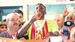 Maskeli Kral Taraftarına Kavuşacak