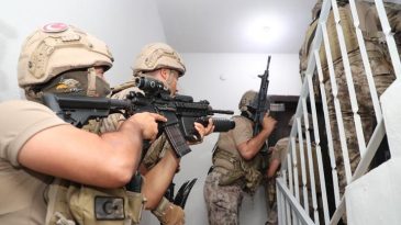 Mersin'de Fuhuş Operasyonu: 19 Ş&uuml;pheli Tutuklandı