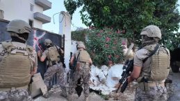 Mersin'de fuhuş operasyonu: 50 milyon TL değerinde 15 tapu ve 23 araca el konuldu