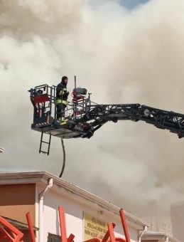 Meslek Lisesinde Yangın: Mobilya Atölyesi Alev Alev Yandı