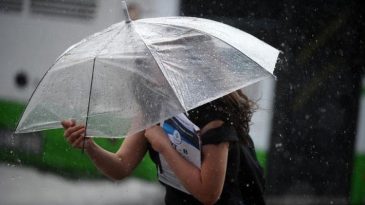 Meteoroloji A&ccedil;ıkladı! Sıcaklıklar D&uuml;ş&uuml;yor… Başkentte G&ouml;k G&uuml;r&uuml;lt&uuml;l&uuml; Sağanak Yağışlar Geliyor