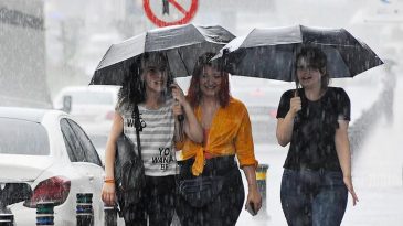 Meteoroloji'den &Ouml;nemli Uyarı! Hafta Sonu Sağanak Yağış ve Fırtına Bekleniyor… 34 İli Etkileyecek