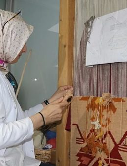 Mısır Yaprağından Sanata: Ayla Şamlı'nın İlham Verici Yolculuğu!