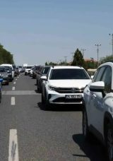 Muğla'ya tatilci akını! Ara&ccedil; kuyruğunun bir ucu Aydın diğer ucu Muğla&rsquo;da