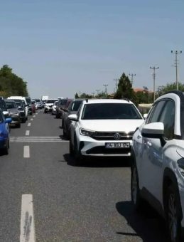 Muğla'ya tatilci akını! Araç kuyruğunun bir ucu Aydın diğer ucu Muğla’da