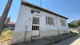 Muhtar Olayı Fark Etti: Sahibi Vefat Eden Eve Zorla Giriş Yapıldı