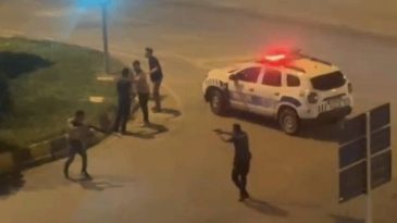 Muş&rsquo;ta Silahlı ve Sopalı Kavga! Polis Havaya Ateş A&ccedil;arak M&uuml;dahale Etti
