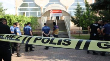 Namaz Kılarken Bı&ccedil;aklanan Kişi Hayatını Kaybetti