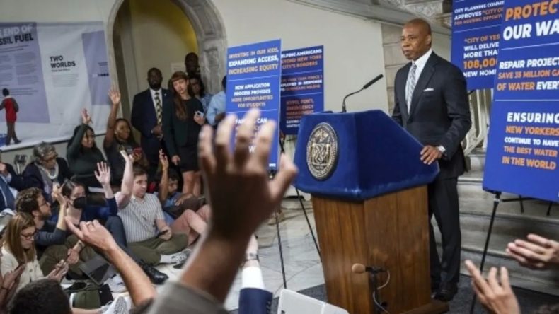 New York'ta Federal Hükümet ve Yerel Yönetim Arasında Gerilim