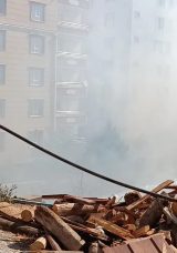 Odun Dolu Arazide Korkutan Yangın