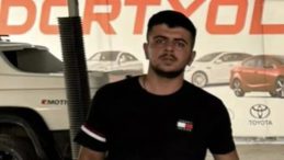 Oğlunu Bıçaklayarak Öldürdü