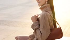 Omurganızı Sessizce Mahvediyor! Çanta Taşırken Dikkat Edin…