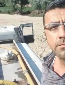 Orman Yangınına Gönüllü Müdahale: Babası İçin Dua Eden Genç