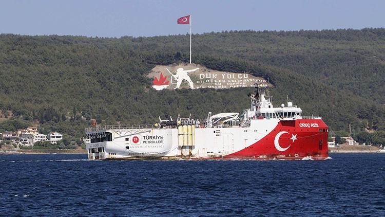 Oruç Reis Sismik Araştırma Gemisi, Çanakkale Boğazı'ndan geçti