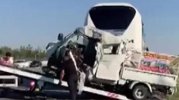 Otob&uuml;s Arızasından Sonra Feci Kaza: 2 &Ouml;l&uuml;, 1 Ağır Yaralı