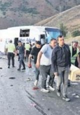 Otob&uuml;s Devrildi: 4 &Ouml;l&uuml;, 33 Yaralı