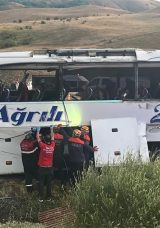 Otob&uuml;s Kazasında 4 Kişinin &Ouml;l&uuml;m&uuml;: Şof&ouml;r Tutuklandı