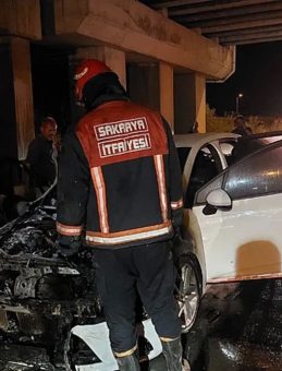 Otomobil Alev Alev Yandı! Yangın Hızla Kontrol Altına Alındı