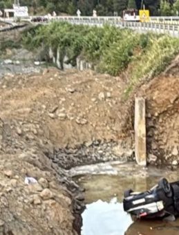 Otomobil Dereye Uçtu: Baba ve Oğlu Hayatını Kaybetti