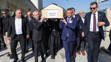 &Ouml;zel ve Kılı&ccedil;daroğlu, Namık Tan'ın Annesinin Cenaze T&ouml;renine Katıldı