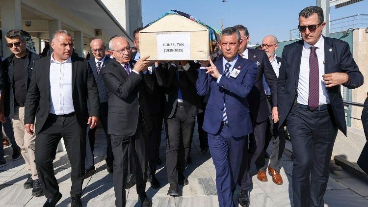 Özel ve Kılıçdaroğlu, Namık Tan'ın Annesinin Cenaze Törenine Katıldı