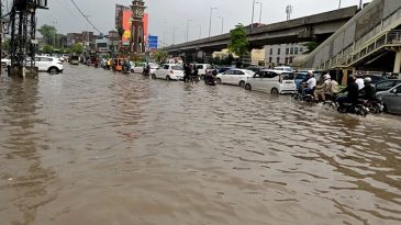 Pakistan'da Yağışlar Sonrası Felaket: &Ouml;l&uuml;m Sayısı Y&uuml;kseliyor