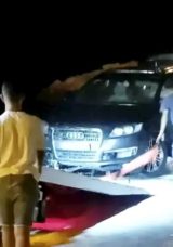 Park Halindeki Ara&ccedil; Denizle Buluştu! S&uuml;r&uuml;c&uuml; Son Anda Kurtarıldı