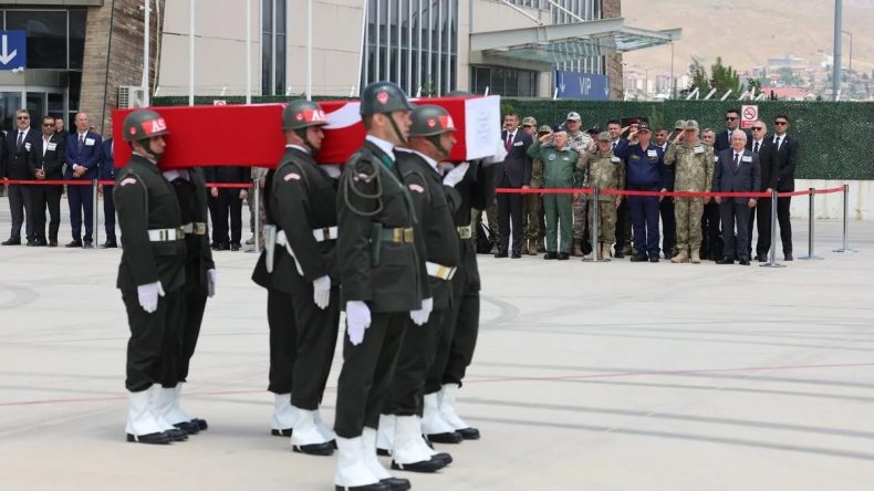 Pençe-Kilit Harekâtı Bölgesinde Şehit Olan Mehmetçikler Yüksekova’da Törenle Uğurlandı