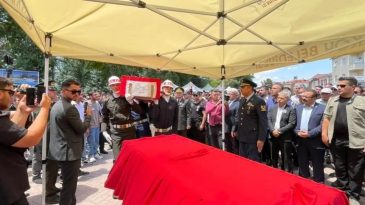 Pen&ccedil;e Şehidini Binlerce Kişi Uğurladı: 'Buralar Cennet Kokuyor'