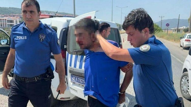 Polis Sürücüyü Ateşle Durdurdu, Dört Araç Zarar Gördü