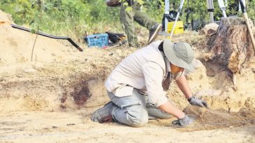 Polonya&rsquo;da B&uuml;y&uuml;leyici Piramit Mezarlar Ortaya &Ccedil;ıktı