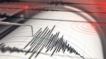 Rusya&rsquo;da Tsunami Korkusu Yaşandı