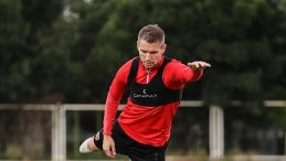Sakaryaspor, Defans Oyuncusu Kolovetsios'u Renklerine Kattı