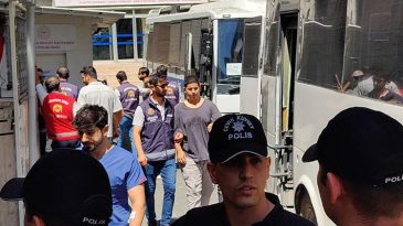 Sara&ccedil;hane'de G&ouml;zaltına Alınan 15 Kişi Tutuklama Talebiyle Hakimliğe Sevk Edildi
