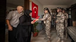 Şehidin Anne Babasını Silah Arkadaşları Ziyaret Etti