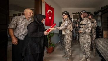 Şehidin Anne Babasını Silah Arkadaşları Ziyaret Etti