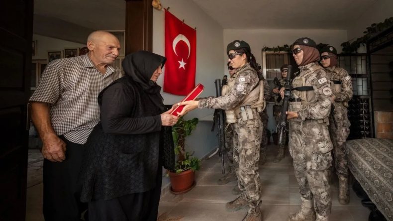 Şehidin Anne Babasını Silah Arkadaşları Ziyaret Etti