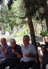 Şehit Jandarma Kıdemli Baş&ccedil;avuş Sadık G&uuml;ll&uuml; i&ccedil;in kabri başında anıldı