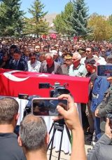 Şehit Uzman &Ccedil;avuş &Uuml;mit &Uuml;z&uuml;m Son Yolculuğuna Uğurlandı