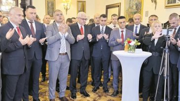Şehitler D&uuml;nyanın D&ouml;rt Yanında Anıldı