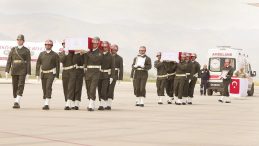 Şehitler İçin Hakkâri’de Tören Düzenlendi